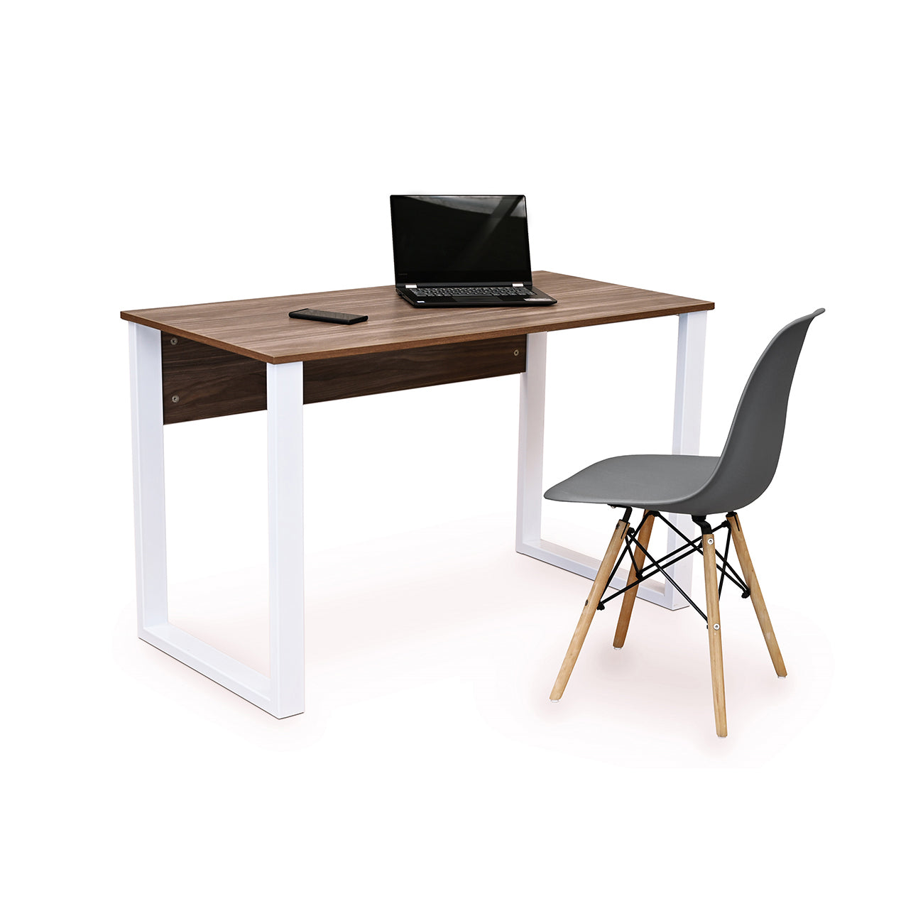 Escritorio minimalista con silla y computadora color nogal